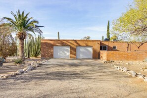 Interior - Walkable Tucson Retreat w/ Pool + Fire Pit! (Tucson)