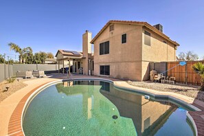 Outdoor pool - Gilbert Home w/ Private Pool & Putting Green! (Gilbert)