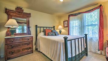 House (1 Bedroom) | 1 bedroom, iron/ironing board, bed sheets