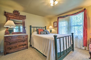House (1 Bedroom) | 1 bedroom, iron/ironing board, bed sheets - Quaint Stockton Escape Near Community Park! (Stockton)