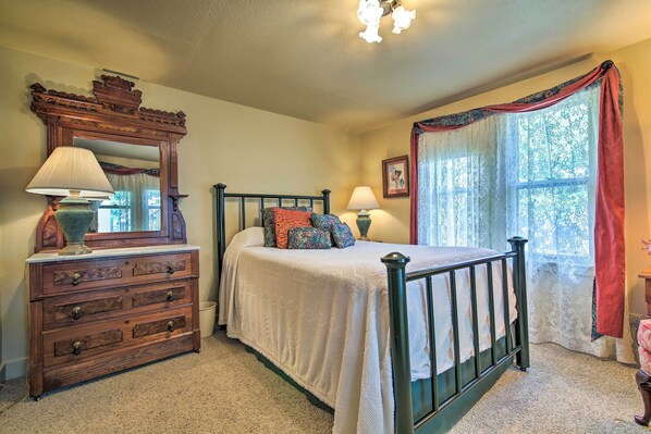 Hus (1 Bedroom) | 1 sovrum, strykjärn/strykbräda och sängkläder