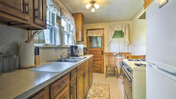 House (1 Bedroom) | Dapur peribadi | Ketuhar gelombang mikro, ketuhar, dapur, pengisar