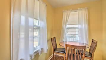Cottage (2 Bedrooms) | Interior