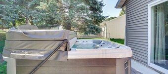 Mankato Getaway w/ Game Room & Salt Water Hot Tub!