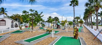 Pool + Hot Tub Access: Home in Jensen Beach!