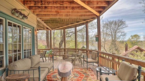 Property grounds - Spacious Trillium Townhome: Golf, Hike, Ski! (Cashiers)