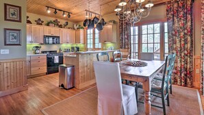 Dining - Spacious Trillium Townhome: Golf, Hike, Ski! (Cashiers)