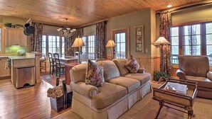 TV, fireplace - Spacious Trillium Townhome: Golf, Hike, Ski! (Cashiers)