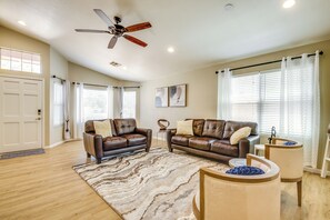 Interior - Fenced-in Pool & Patio: Gilbert Home! (Gilbert)