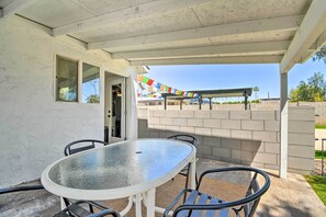 Outdoor dining - New! Adorable Casita, Close to Downtown & Airport! (Phoenix)