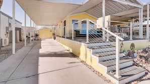 A row of mobile homes with a covered patio area, outdoor seating, and a small pool. - Steps to Beach: Lake Havasu City Home w/ Grill! (Lake Havasu City)