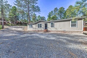 House (4 Bedrooms) | Front of property