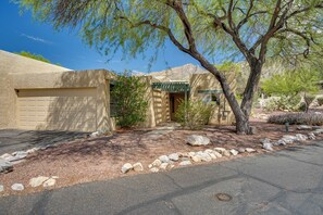 Interior - Tucson Foothills Oasis Near Hiking Trails! (Tucson)