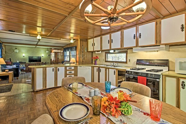 House (3 Bedrooms) | Interior