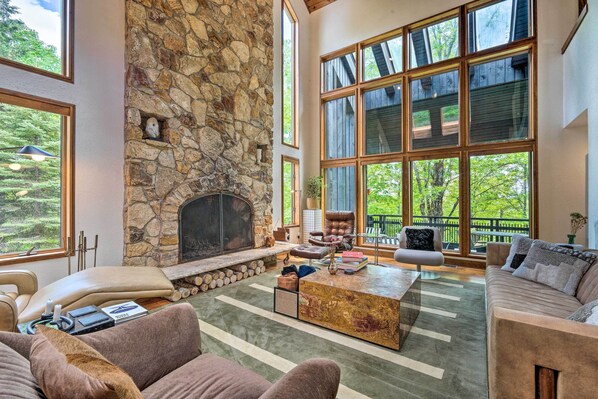 TV, fireplace, books - Luxe Plymouth Chalet w/ Indoor Pool & 3 Decks! (Plymouth)