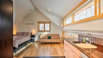 Apartment (0 Bedroom) | Interior