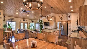 House (3 Bedrooms) | Interior