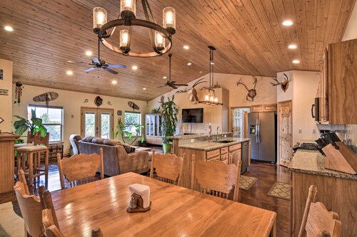 Stunning Home w/ Fire Pit, 11 Mi to Mt Yale!