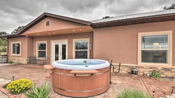 House (3 Bedrooms) | Terrace/patio