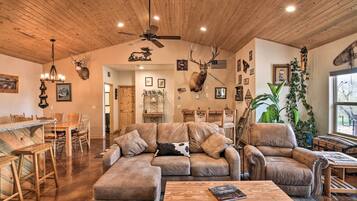 House (3 Bedrooms) | Interior