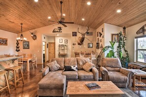House (3 Bedrooms) | Interior