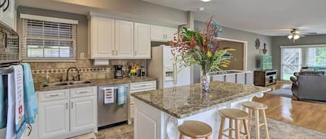 House (4 Bedrooms) | Interior