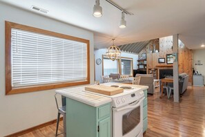 Apartment (2 Bedrooms) | Interior - Idyllic Coastal Haven - Whale Watch in Depoe Bay! (Depoe Bay)