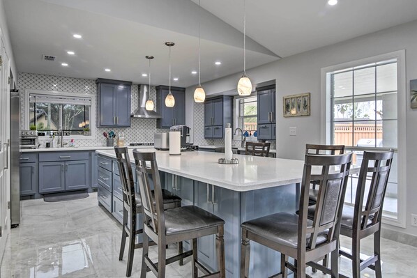 House (3 Bedrooms) | Interior - Patio & Grill: Spacious Gem Near Gulf Coast! (Brownsville)