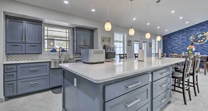 Patio & Grill: Spacious Gem Near Gulf Coast!