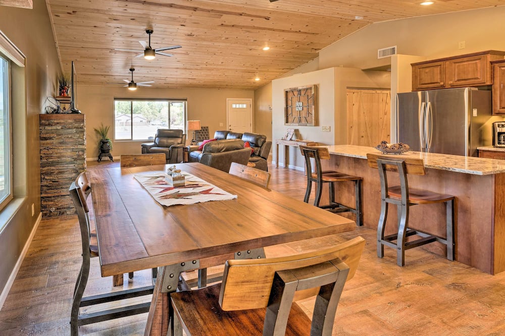 1 Mi to Rainbow Lake: Newly Built & Woodsy Retreat - Rainbow Lake, AZ