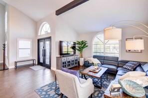 TV - Sunny Scottsdale Home: Heated Pool & Patio (Scottsdale)