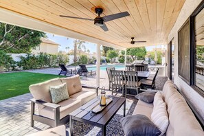 Outdoor dining - Sunny Scottsdale Home: Heated Pool & Patio (Scottsdale)