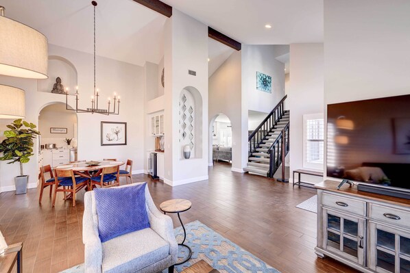 TV - Sunny Scottsdale Home: Heated Pool & Patio (Scottsdale)