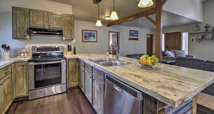 Private Cabin, 5-min Drive to Hot Springs & Golf!