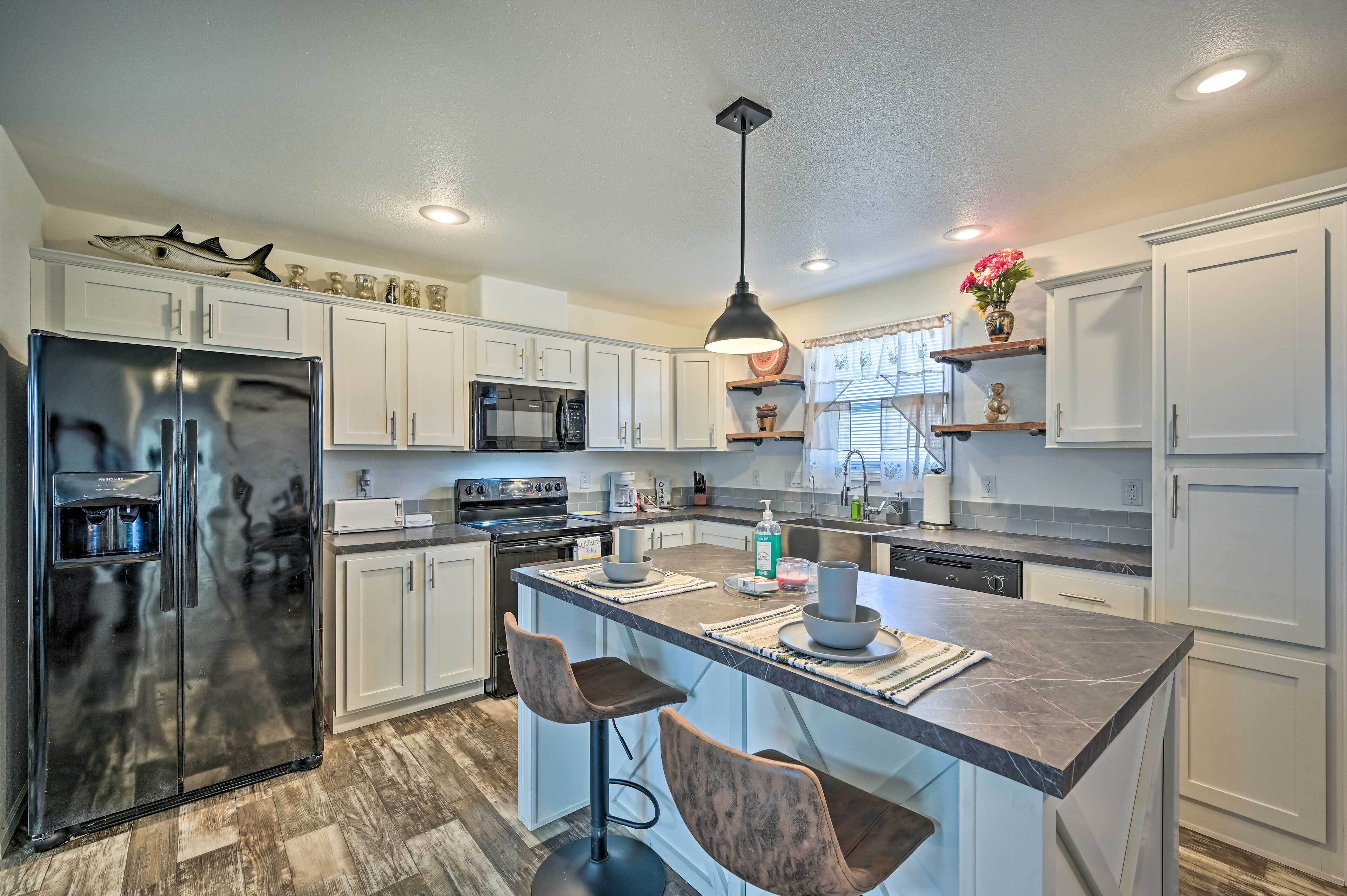 House (4 Bedrooms) | Private kitchen | Microwave, oven, stovetop, dishwasher