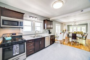 Interior - Cozy Indiana Getaway Near Washington Park Zoo! (Michigan City)