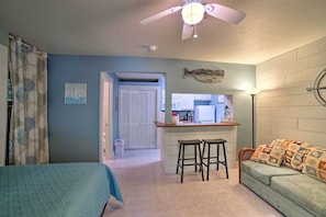 Room - Coastal Studio w/ Amenities: Walk to Padre Beach! (Corpus Christi)