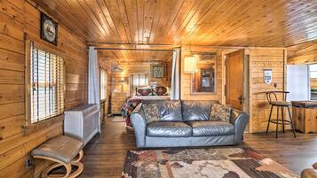 House (1 Bedroom) | Interior