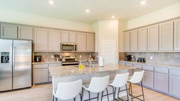 House (4 Bedrooms) | Interior