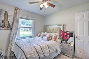 Room - Beautiful Family-friendly Home in Arlington! (Arlington)