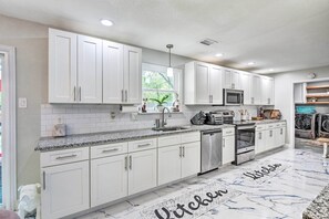 Micro-ondes, four, plaque de cuisson, lave-vaisselle