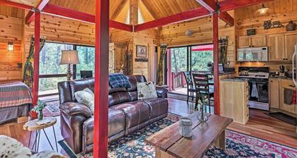 Furnished Deck: Romantic Strawberry/pine Studio!