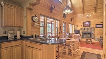 House (3 Bedrooms) | Interior