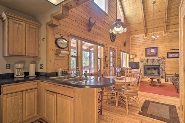 House (3 Bedrooms) | Interior - Log Cabin w/ Mountain Views ~ 30 Mi to Pikes Peak! (Florissant)