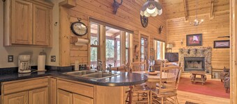 Log Cabin w/ Mountain Views ~ 30 Mi to Pikes Peak!