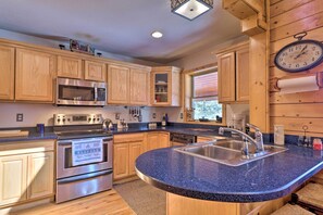 House (3 Bedrooms) | Interior