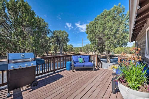 1 Mi to Hiking: Chic Show Low Escape w/ Fire Pit!