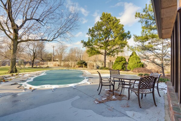 House (4 Bedrooms) | Interior - Private Pool & Game Room: Upscale Home in Vinita (Vinita)