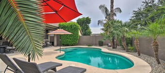 Spacious Surprise Home: 6 Mi to Wildlife World Zoo