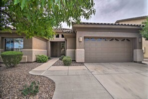 House (3 Bedrooms) | Interior - Spacious Surprise Home: 6 Mi to Wildlife World Zoo (Surprise)